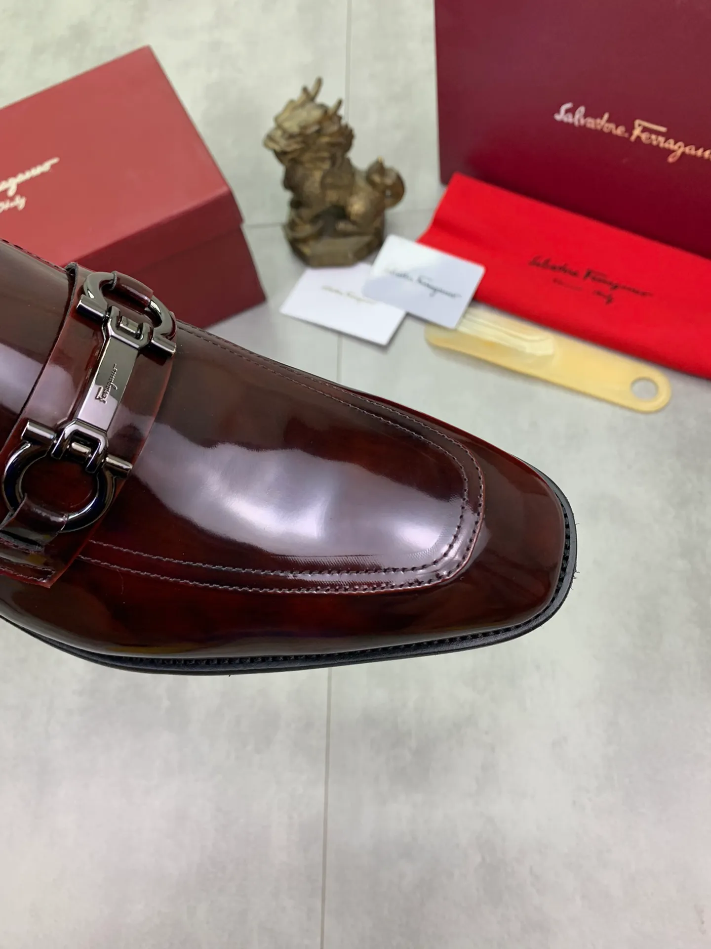 Men's men's shoes💰P460💰[New model]🆘 Water-dyed cow lining [Ferragamo] Ferragamo's latest men's over-the-foot business leather shoes🇨🇳Official website original 1:1 molding💯The first layer is made of Italian imported calfskin➕Luxurious genuine cowhide lining, soft and comfortable🌴High-end atmosphere, the first choice for high-grade men🍍38-45 Black Brown🉑️Select
